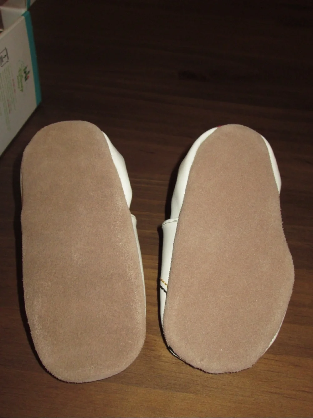 Robeez White Winnie the Pooh Soft Baby Shoes